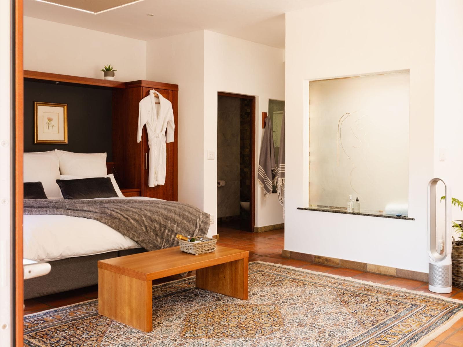 Luxury Pinot Noir Suite 1