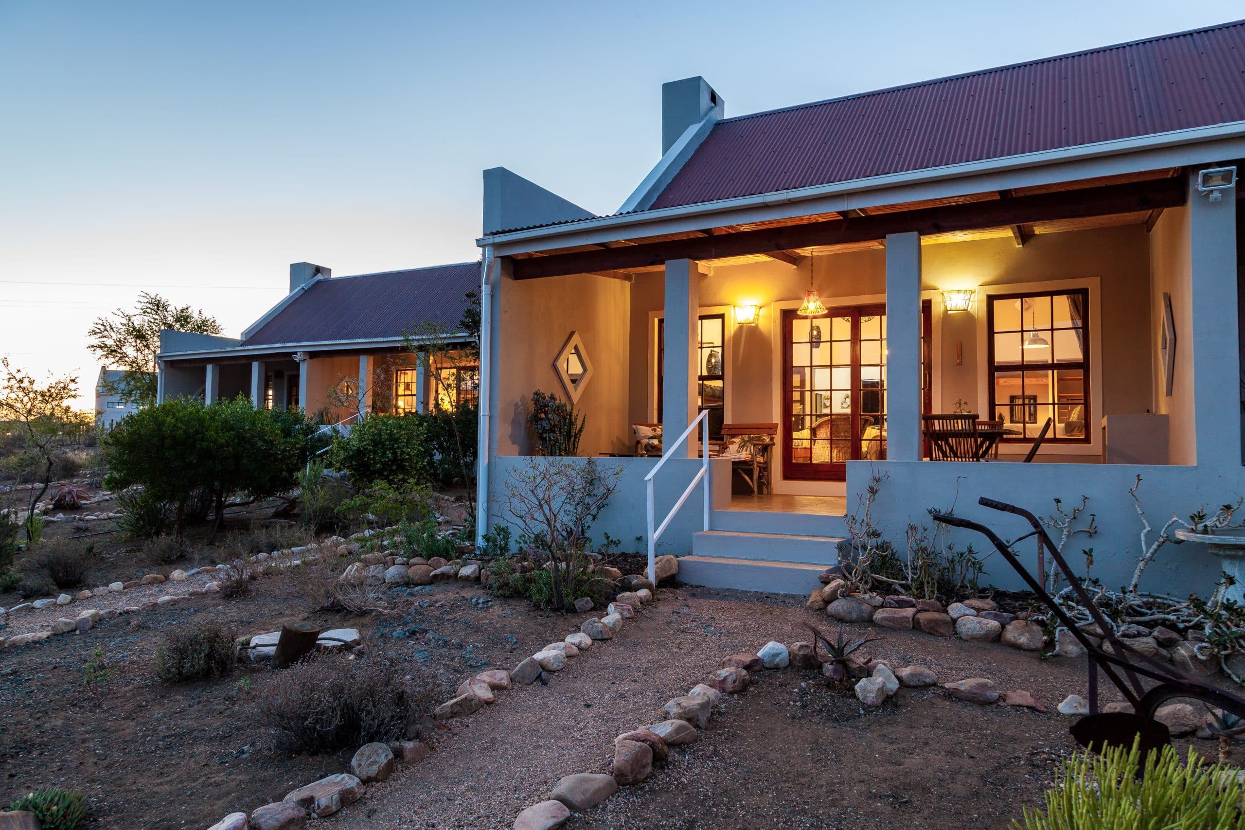Karoo View Masterclass: Hot tub with champagne and charcuterie facing Karoo mountains at dusk
