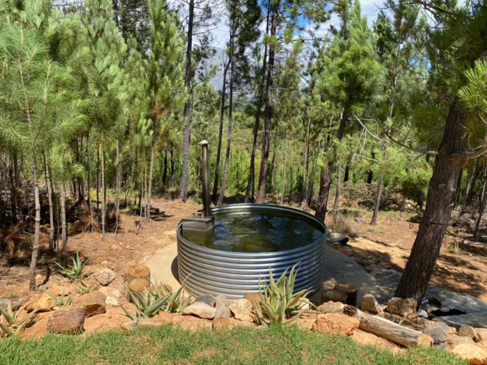 Noah Farm Campsite 1 hot tub in the forest